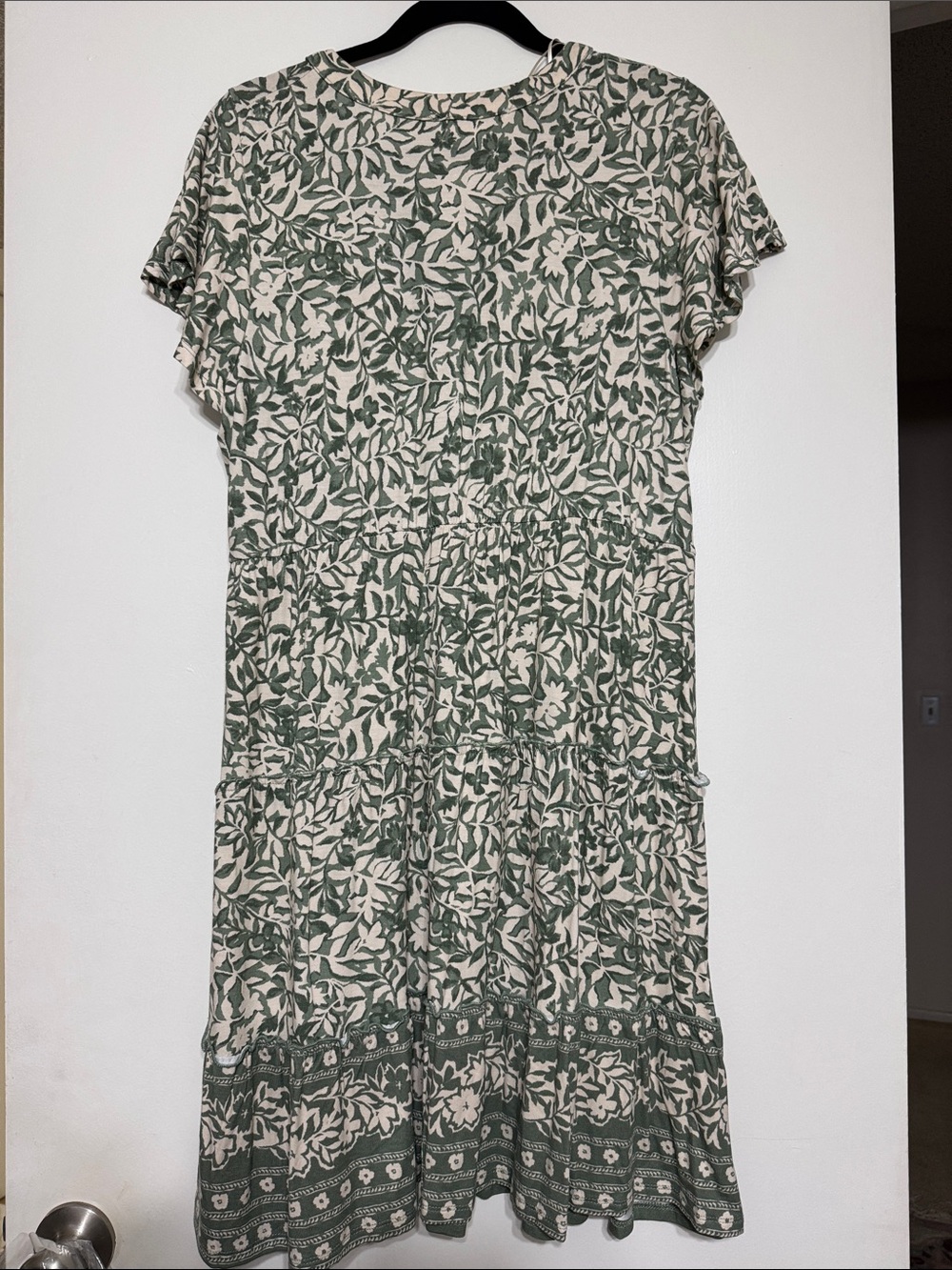 Lucky Brand Green and Cream Floral Tiered Midi Dress with V-Neck - Picture 2 of 4